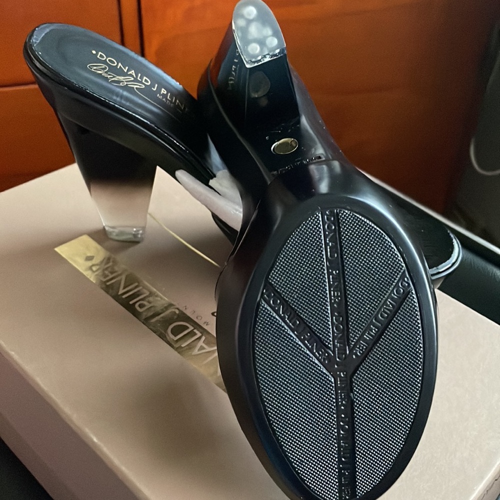 Donald J Pliner Gianna shoes - Picture 3 of 6